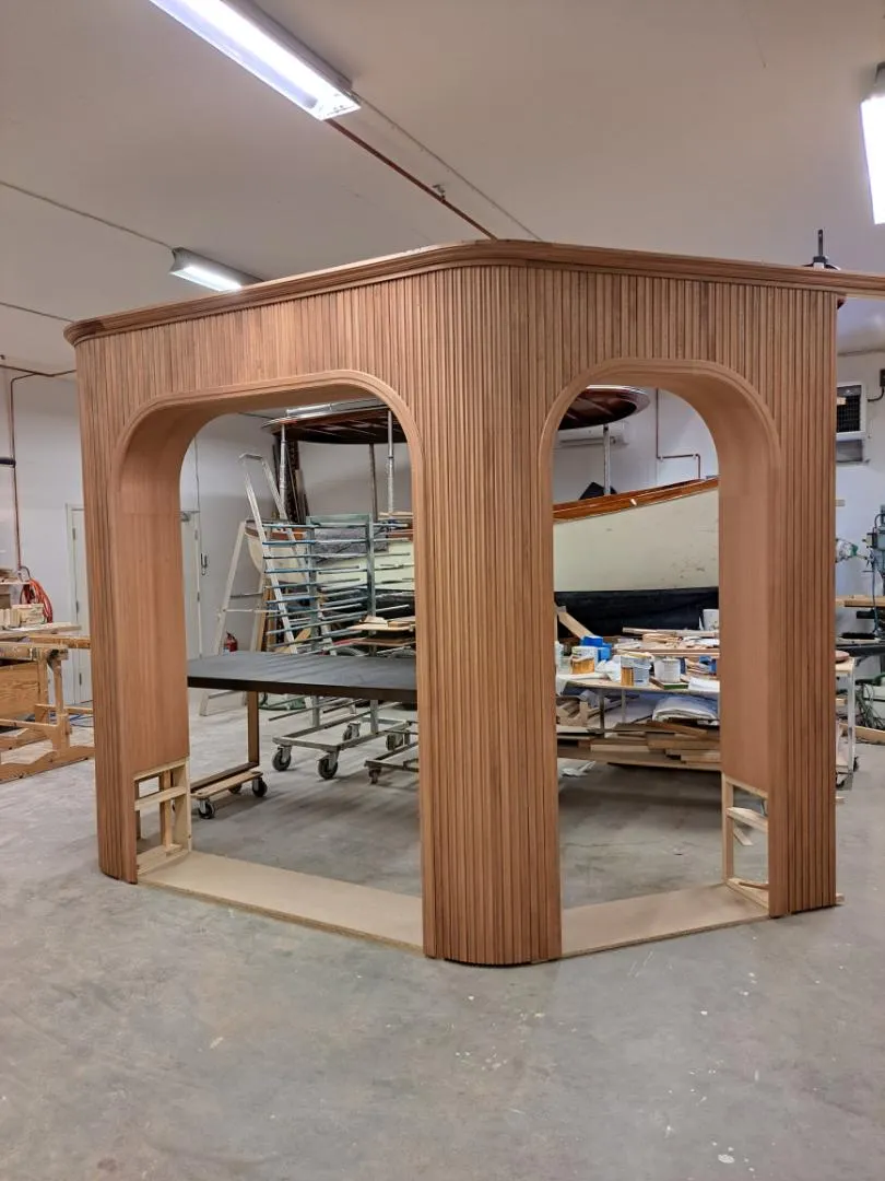 Klassisk vit pardörr