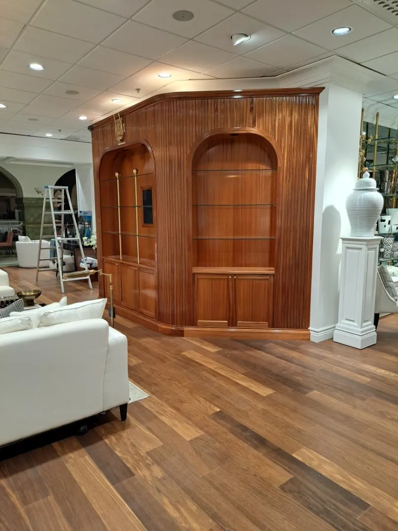 Butikshylla med valv