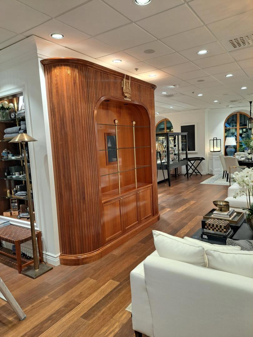 Butiksdisplay med valv