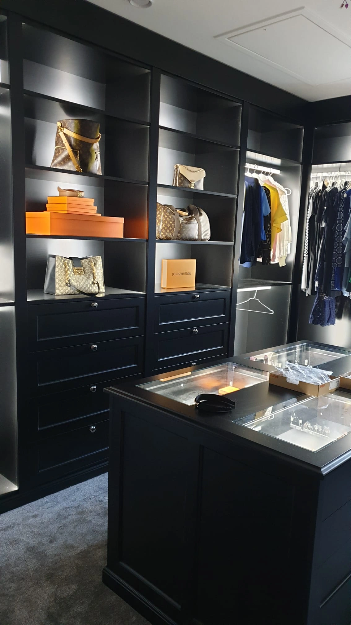 Trädörr med paneler